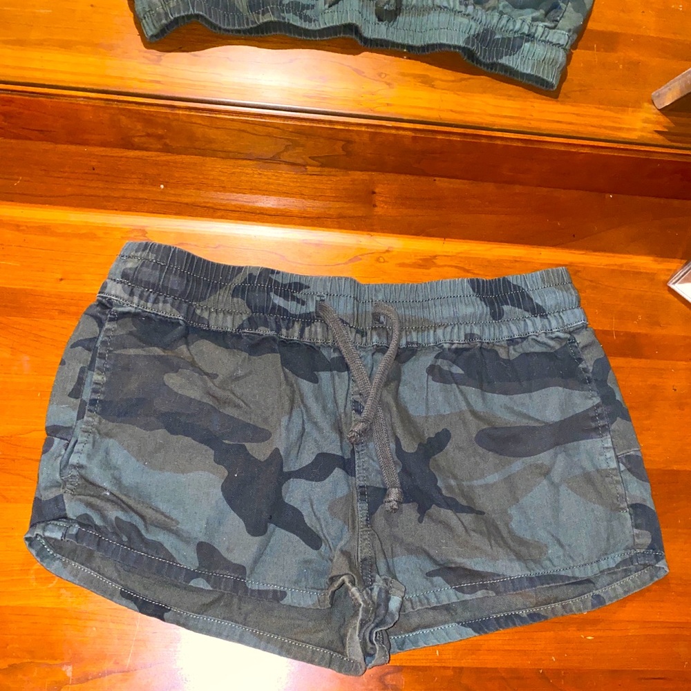Camouflage Aritzia Shorts